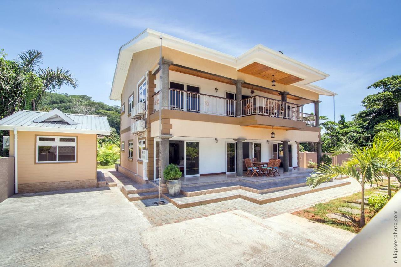 Flora'S Self Catering Apartments Victoria Exterior photo